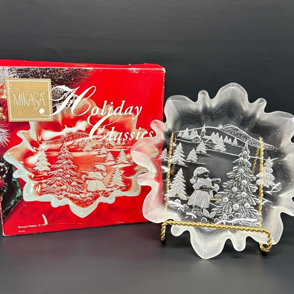Mikasa Holiday Classics Ethced Glass Plate Clear/Frosted 9.5” Christmas EUC